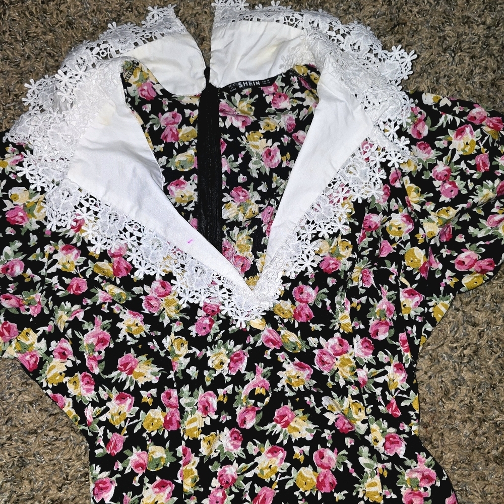 Floral Puff Sleeve Dress with Lace Collar, Medium – Vintage Cottagecore - Picture 5 of 5